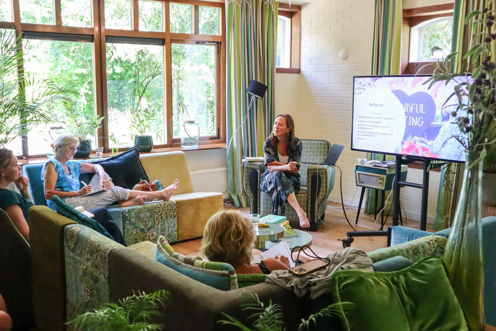 Een lezing of inspiratietalk over mentale veerkracht, persoonlijk leiderschap of leven in ritme. Scherp, toegankelijk en praktisch toepasbaar, ook voor een gemengd publiek