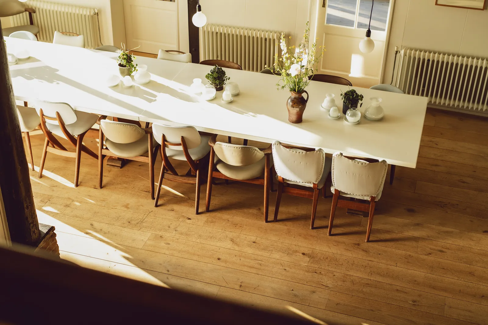 Een retreat voor teams of leidinggevenden die ruimte nodig hebben om echt te vertragen, te reflecteren en opnieuw te verbinden. Stilte, natuur en structuur in balans.